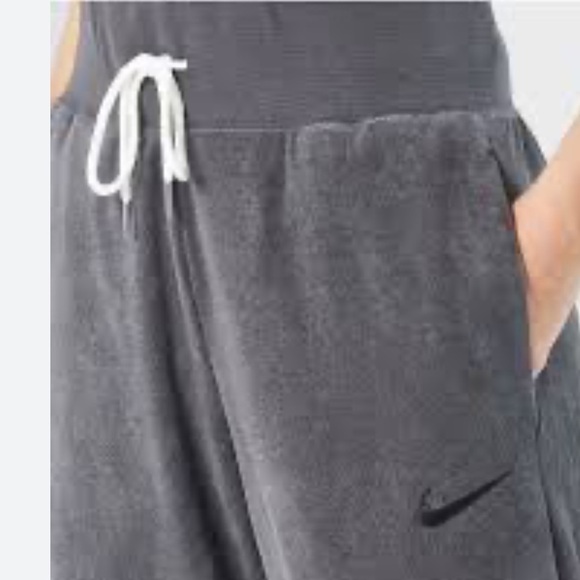 Nike Size 1X Standard Fit High Rise Full Length. New With Tags. - Picture 4 of 8